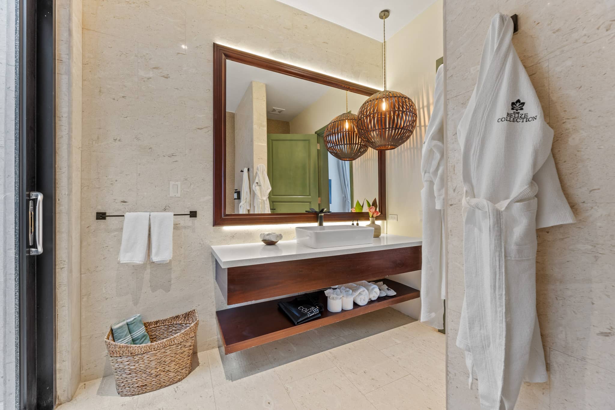 JC-CUELLAR-THE-BANKS-ROOMS-7457