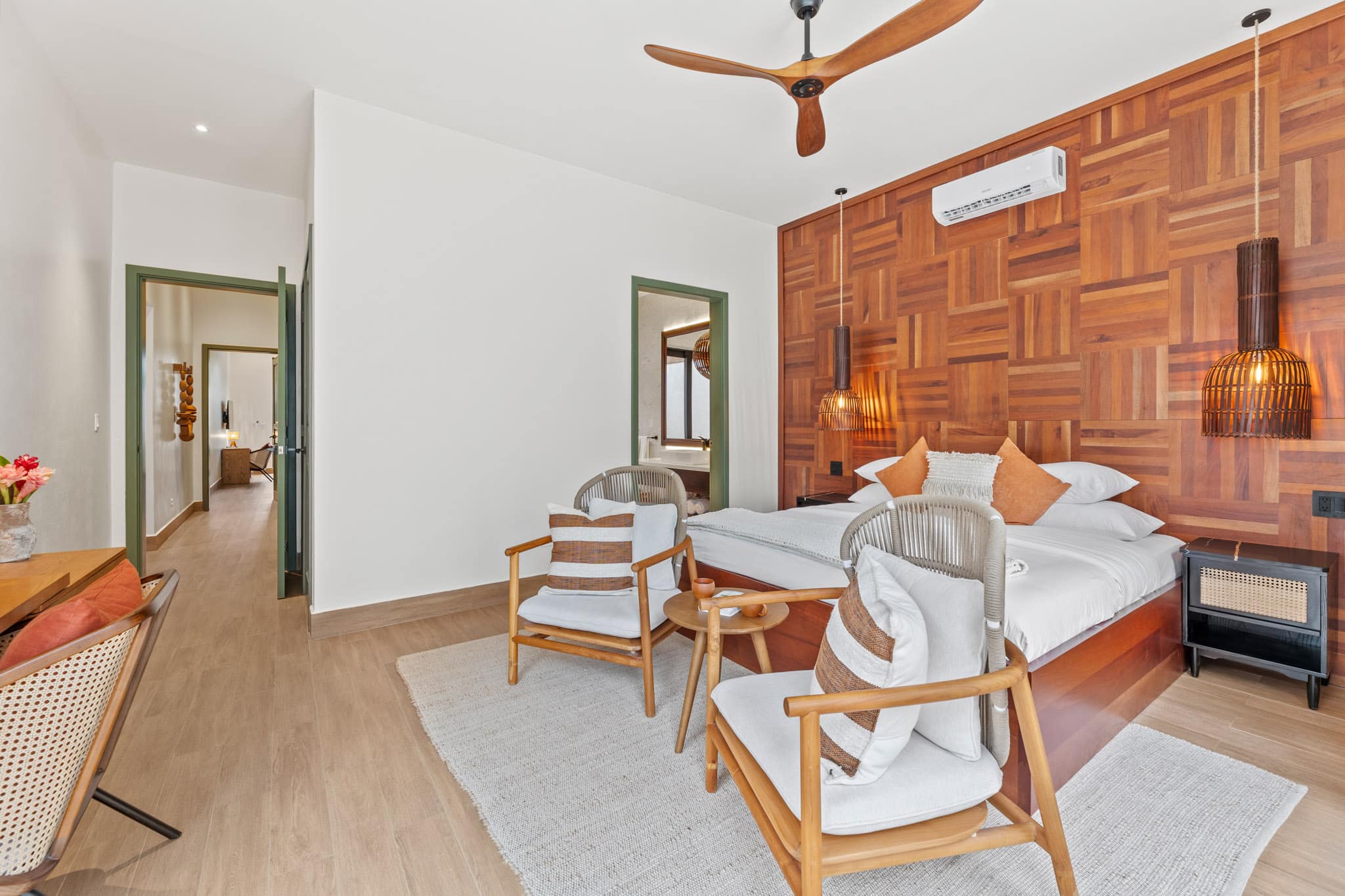 JC-CUELLAR-THE-BANKS-ROOMS-7472