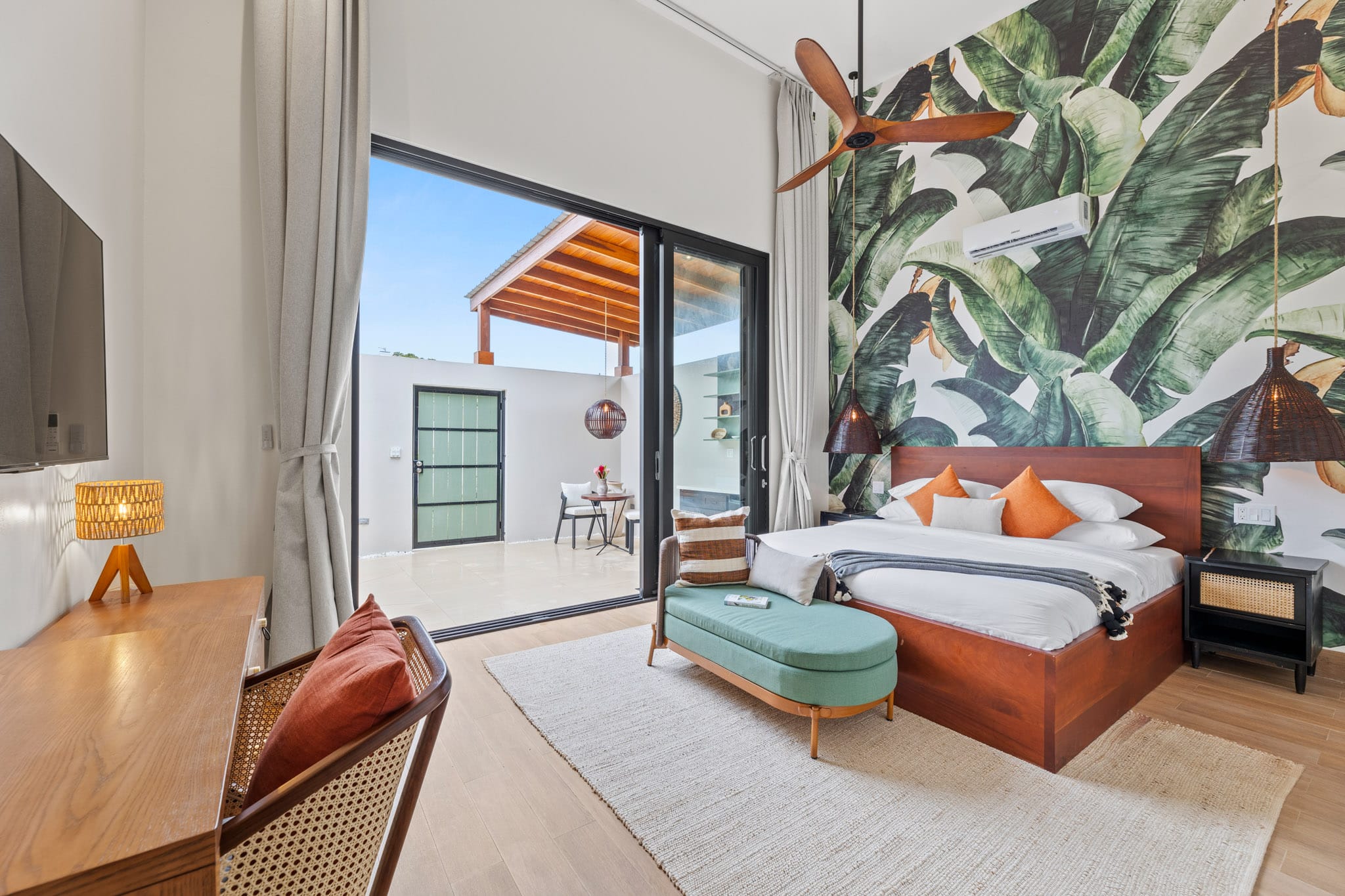 JC-CUELLAR-THE-BANKS-ROOMS-7484