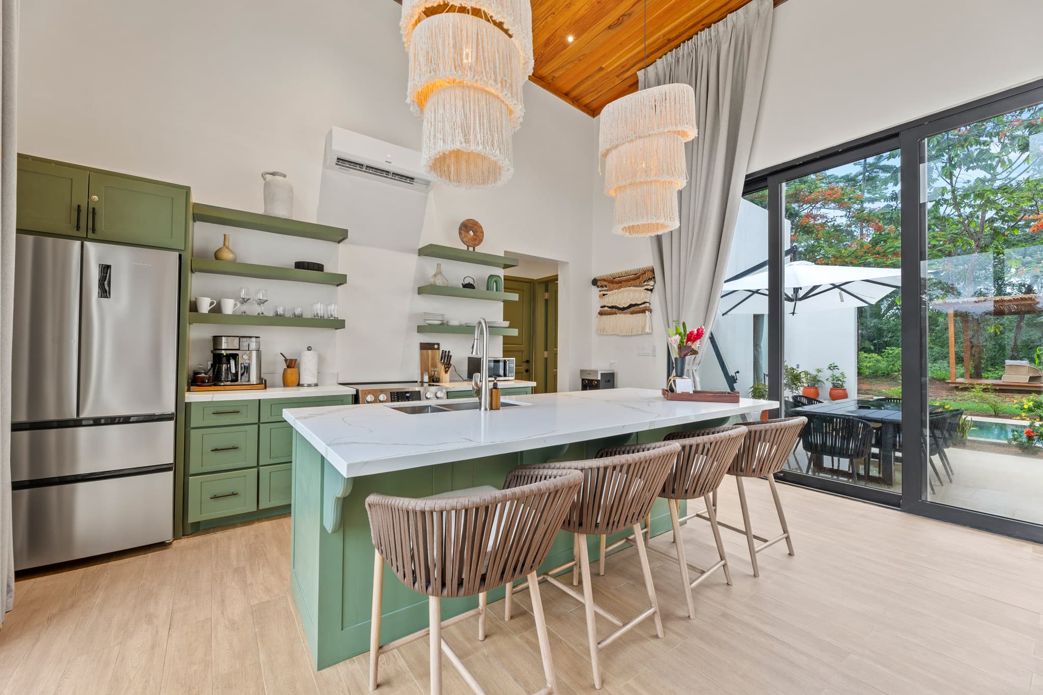 JC-CUELLAR-THE-BANKS-ROOMS-7511