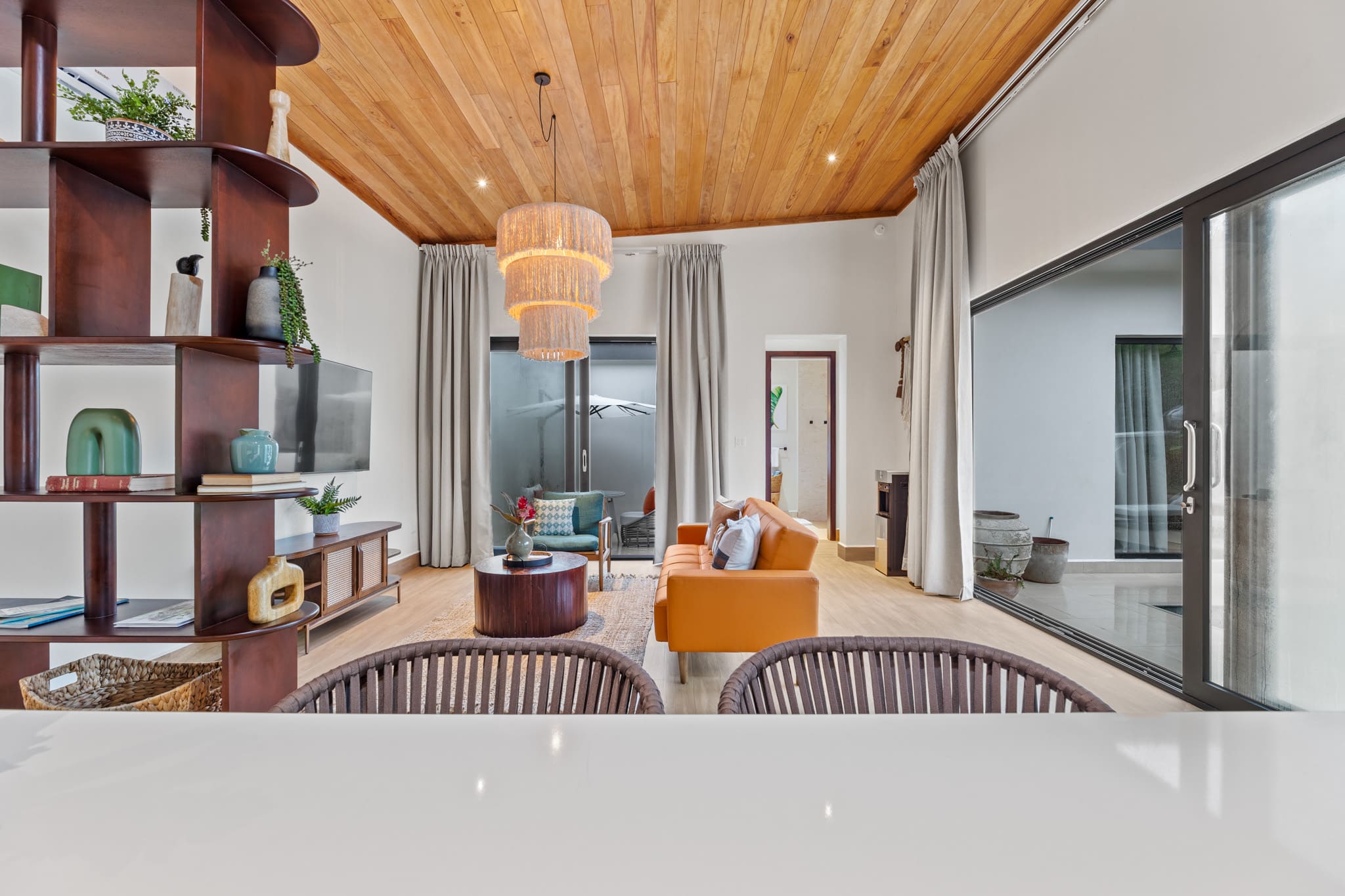 JC-CUELLAR-THE-BANKS-ROOMS-7538