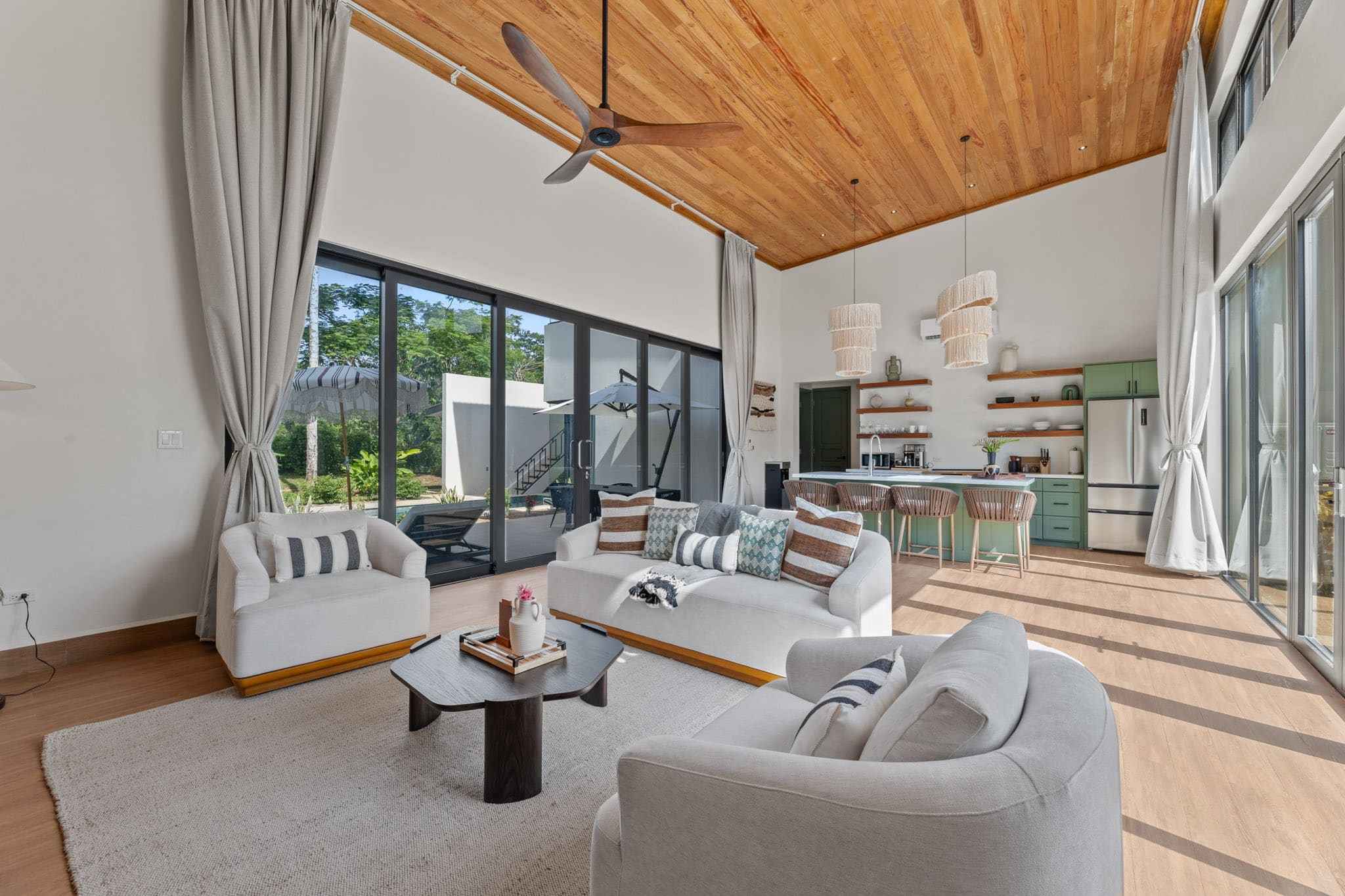 JC-CUELLAR-THE-BANKS-ROOMS-7596