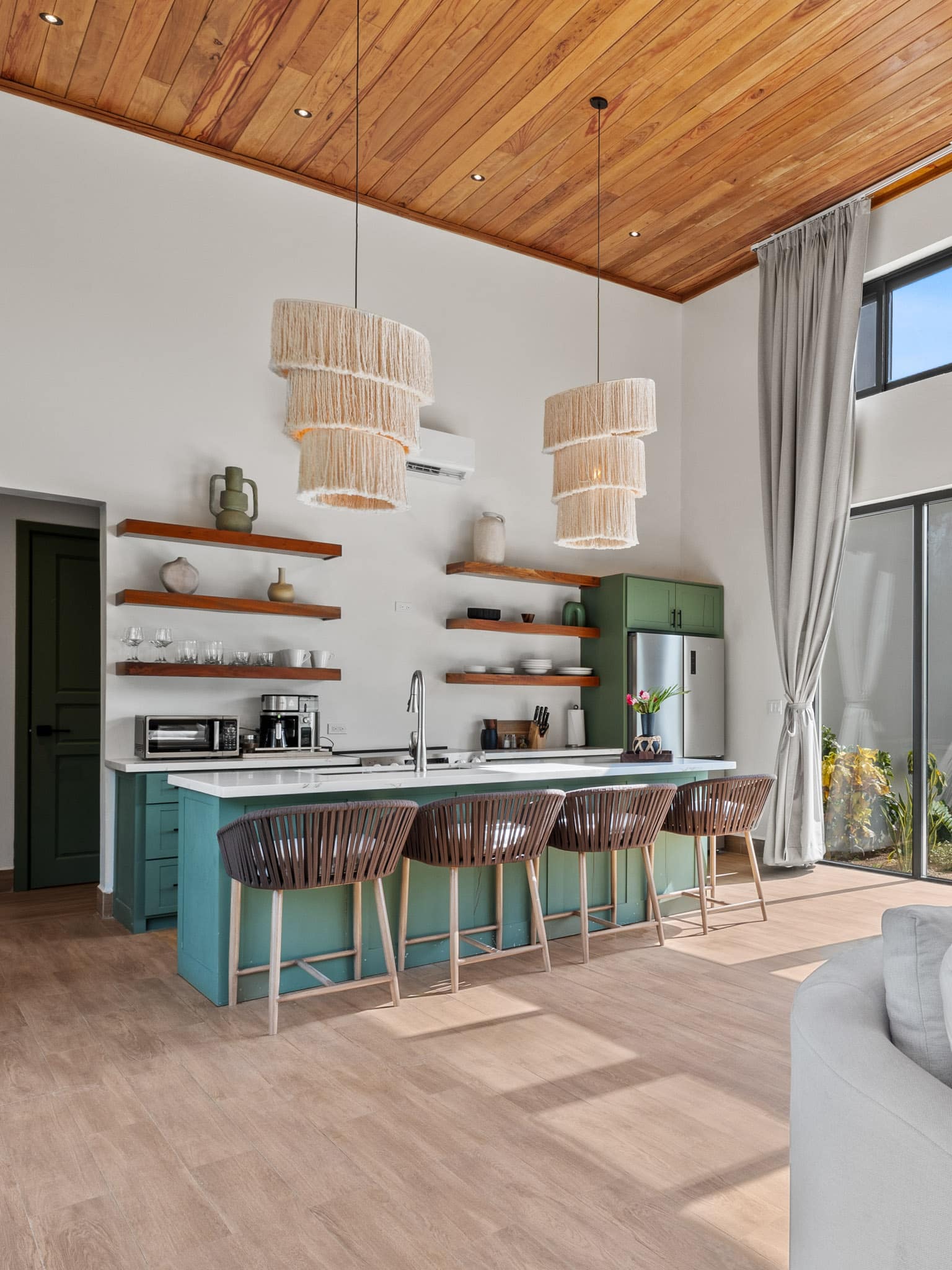 JC-CUELLAR-THE-BANKS-ROOMS-7599