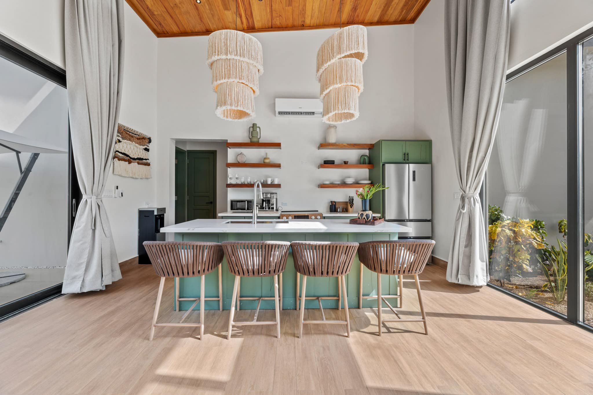 JC-CUELLAR-THE-BANKS-ROOMS-7602