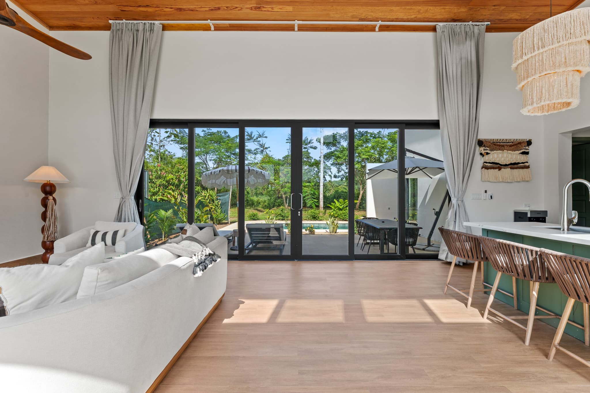 JC-CUELLAR-THE-BANKS-ROOMS-7608