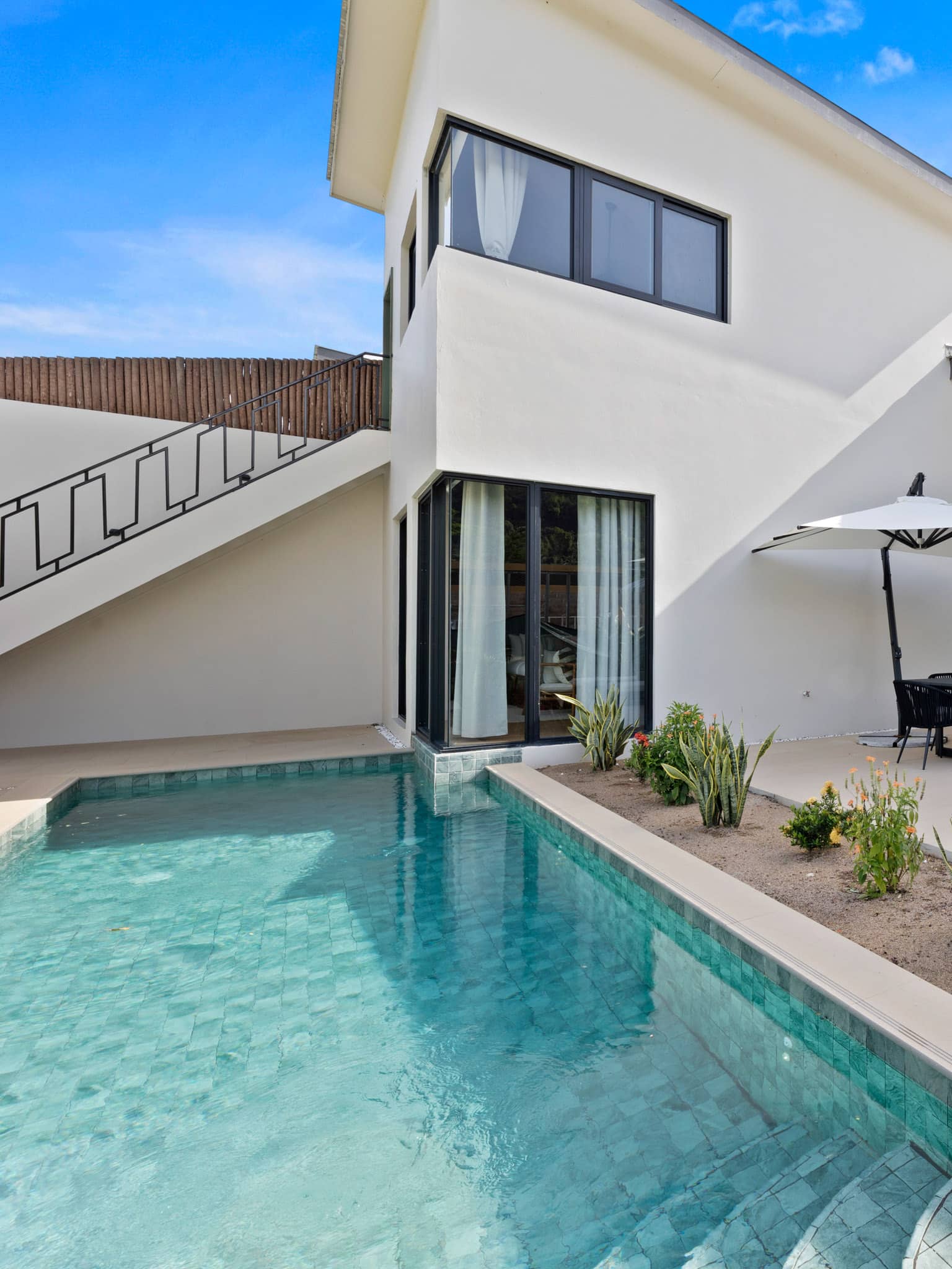 JC-CUELLAR-THE-BANKS-ROOMS-7656