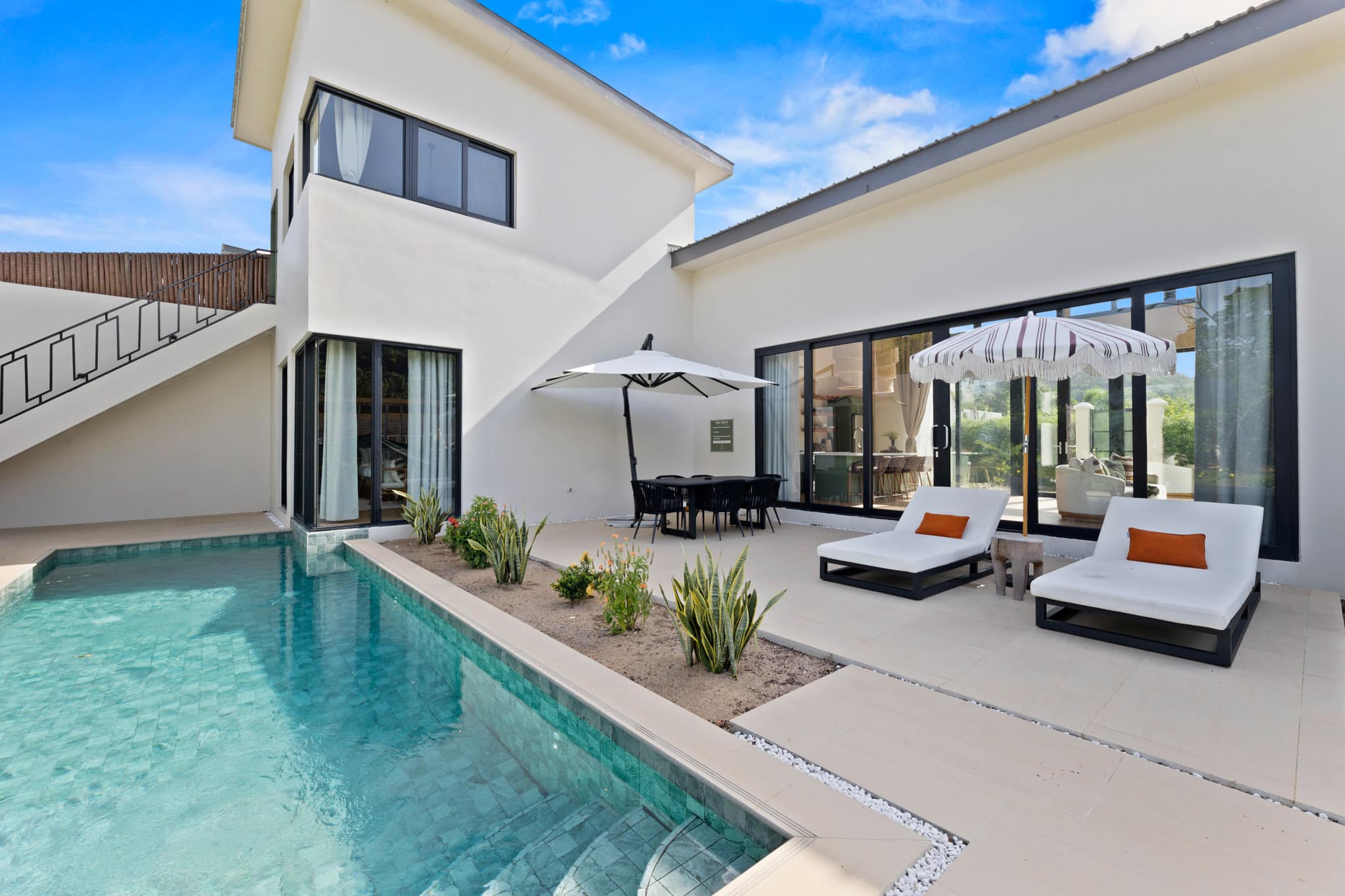 JC-CUELLAR-THE-BANKS-ROOMS-7656