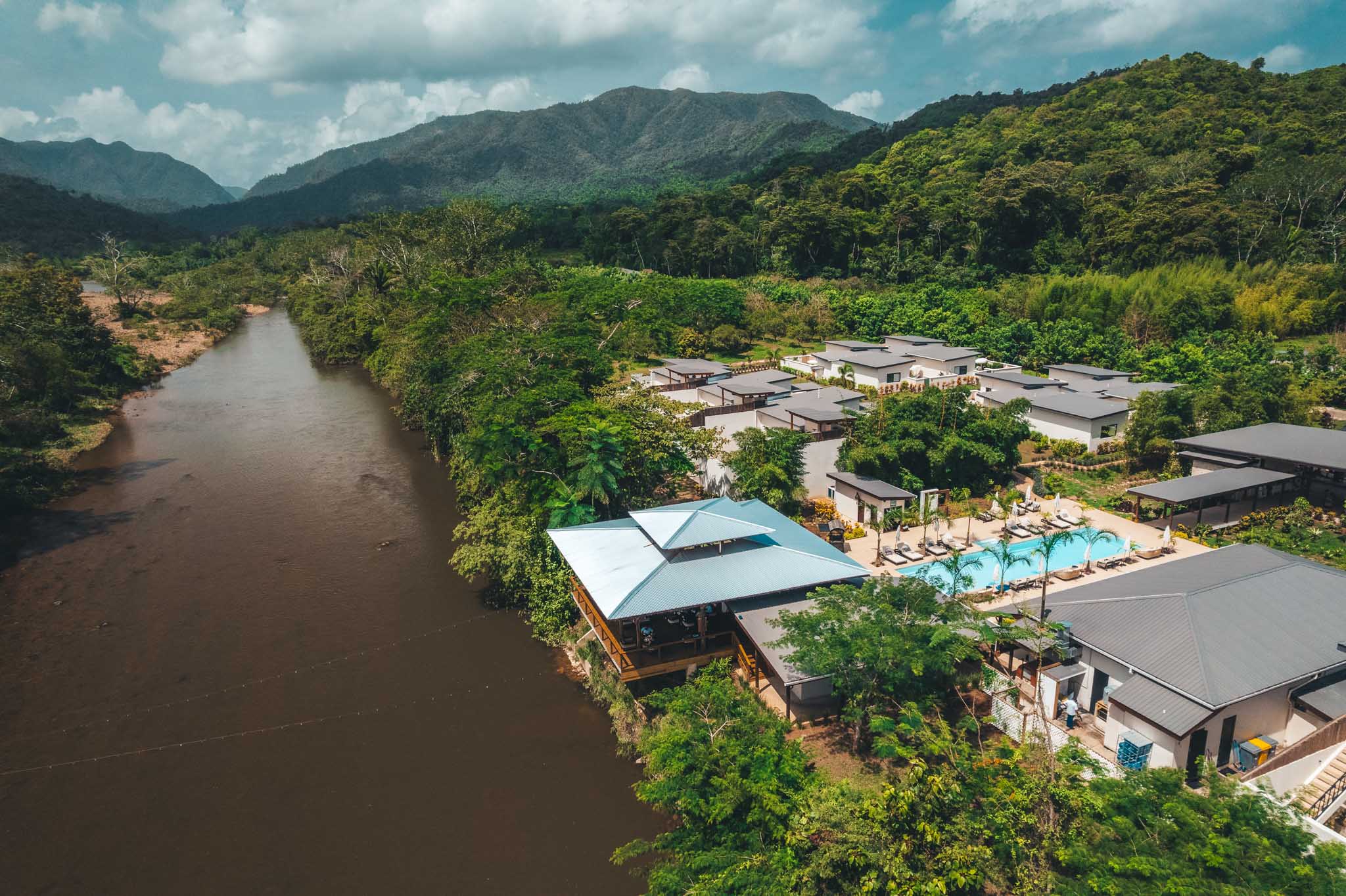 JC-CUELLAR-THE-BANKS-0003